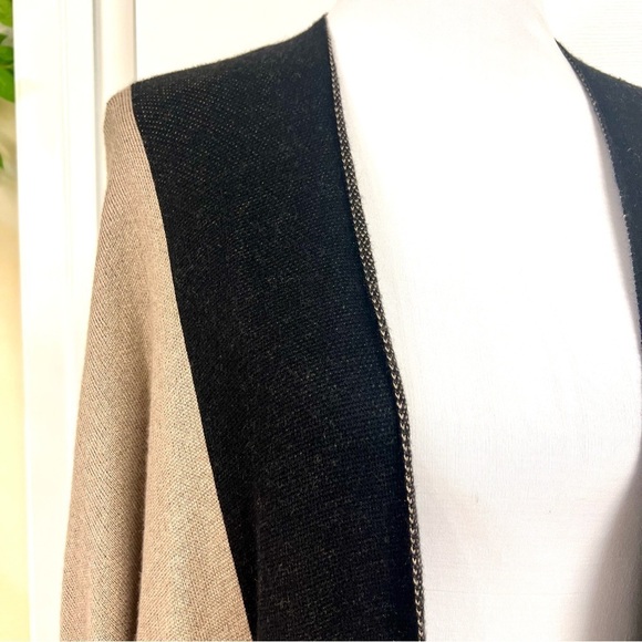 DILLARD’S Wool two tone Women's Shawl Poncho Ruana Cape Sweater Open Front OS - Picture 2 of 11